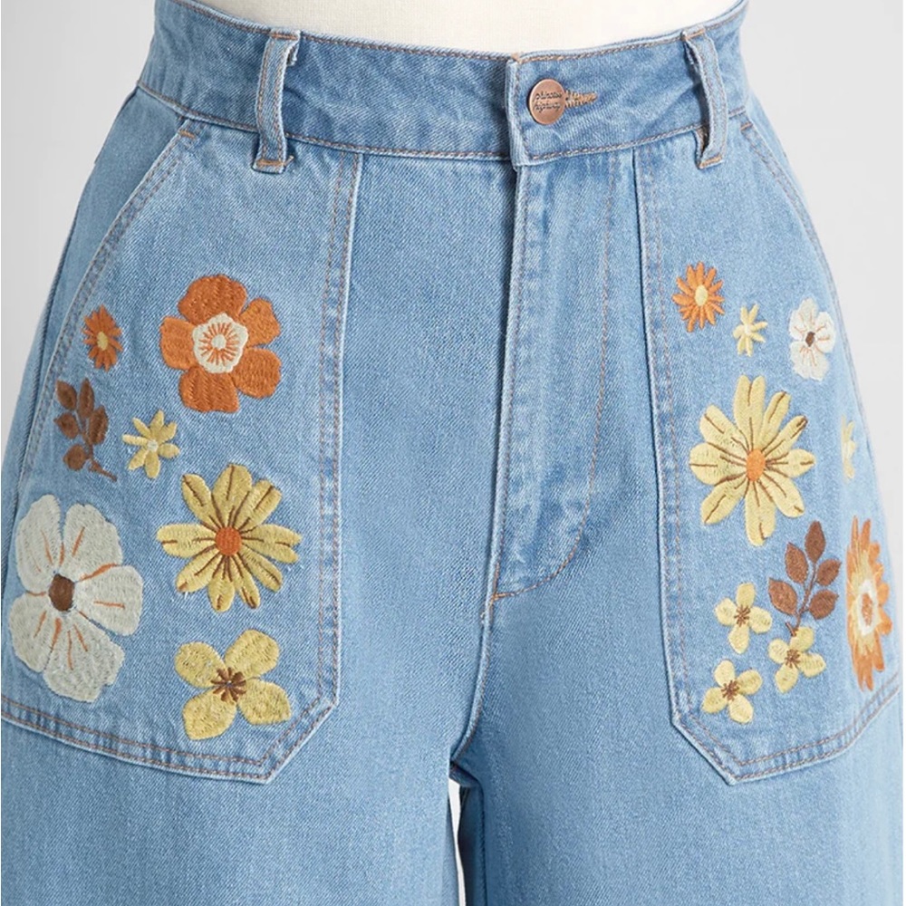 Wilder Than Flowers Embroidered Wide-Leg Jeans